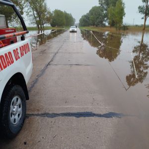 Anoche una fuerte tormenta azotó La Dulce y Bomberos asistió a varias familias