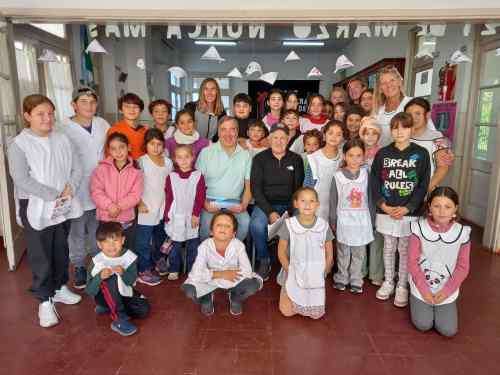 Visita de los VGM a la Escuela N° 18 de R. Santamarina