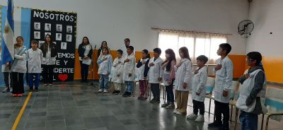 Alumnos de 4° año prometieron lealtad a la Bandera
